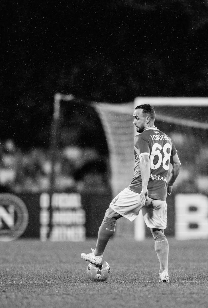 La poca ferocia del primo tempo e la cosiddetta 'cazzimma' mostra nella ripresa: due facce della stessa medaglia che compongono il riassunto 'in bianco e nero' di Napoli-Hellas Verona realizzato dall'admin dell'account Instagram della compagine partenopea.