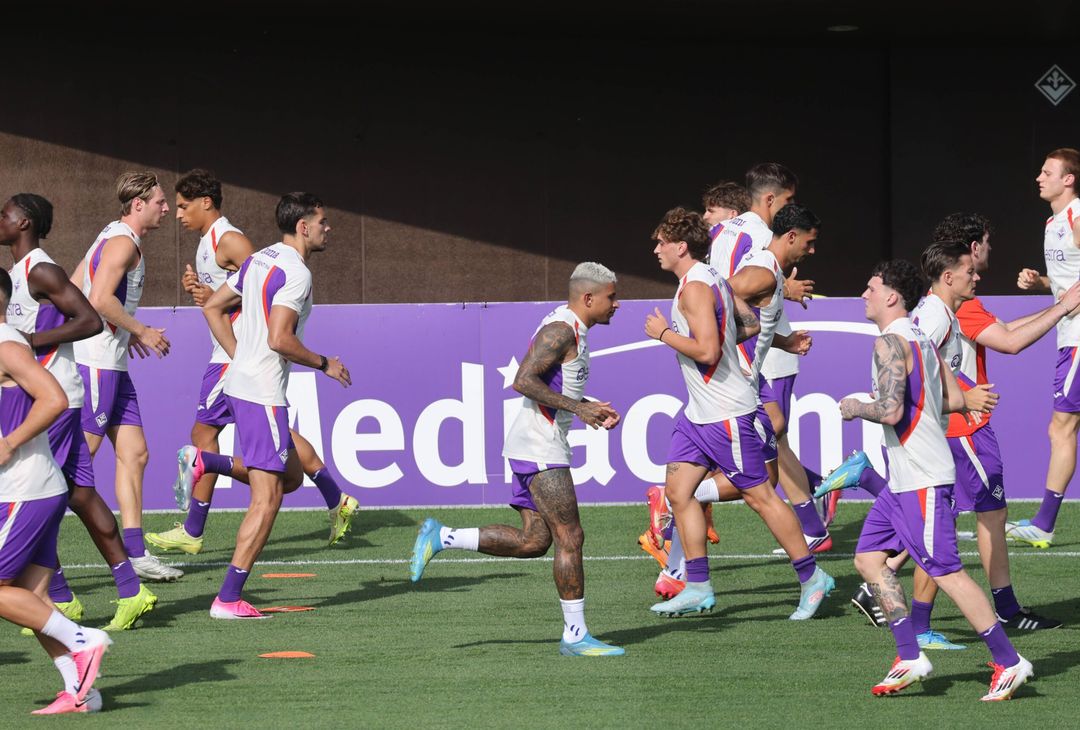 GERMOGLI PH: 13 LUGLIO 2026 BAGNO A RIPOLI VIOLA PARK PRIMO ALLENAMENTO DELLA FIORENTINA CON L' ALLENATORE GROSSO GALLERY – Le immagini del primo giorno di ritiro della Fiorentina di Grosso - immagine 3