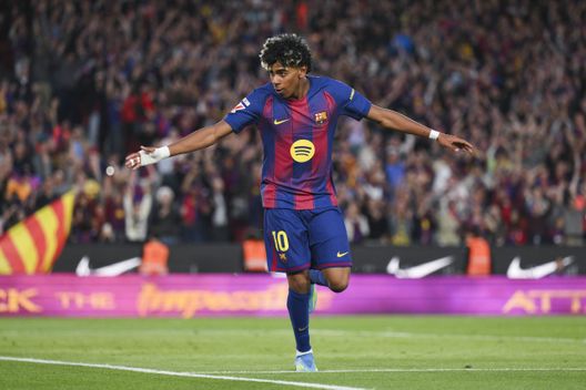 BARCELONA, SPAGNA - APRILE 11: Lamine Yamal del FC Barcelona festeggia il terzo gol della sua squadra nella LaLiga EA Sports nel match tra FC Barcelona e RCD Espanyol allo Spotify Camp Nou ad Aprile 11, 2026 in Barcelona, Spagna. (Photo by David Ramos/Getty Images) Champions League, Yamal crede nella rimonta: “Abbiamo tutte le qualità per ribaltarla”- immagine 2