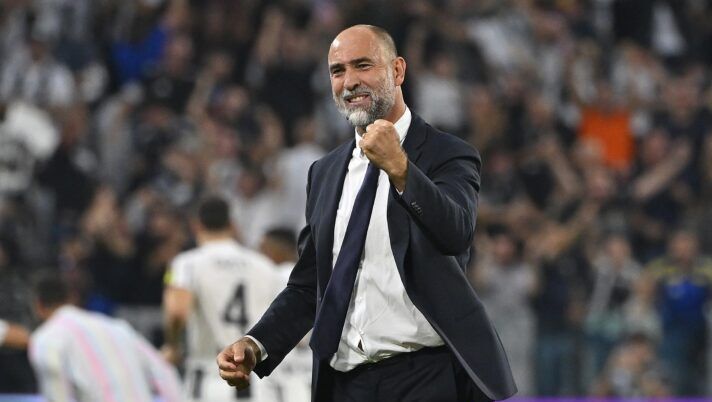 TURIN, ITALY - SEPTEMBER 13: Head coach of Juventus Igor Tudor celebrates after the fourth goal of his player Vasilije Adzic during the Serie A match between Juventus FC and FC Internazionale at Allianz Stadium on September 13, 2025 in Turin, Italy. (Photo by Filippo Alfero - Juventus FC/Juventus FC via Getty Images) Tudor: “Perché ho scelto Vlahovic, Adzic ora deve pedalare! Cabal, lo Scudetto, il tridente e Yildiz…” - immagine 1