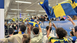Festa Hellas, in centinaia a salutare la squadra all’arrivo