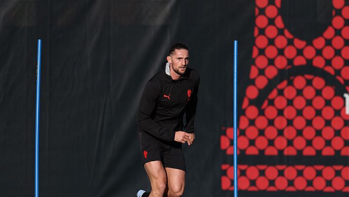 CAIRATE, ITALY - NOVEMBER 18: Adrien Rabiot of AC Milan in action during AC Milan training session at Milanello on November 18, 2025 in Cairate, Italy. (Photo by Claudio Villa/AC Milan via Getty Images) il-soleo-e-il-soleo-rabiot-in-gruppo-gli-stessi-giorni-di-assenza-di-leao