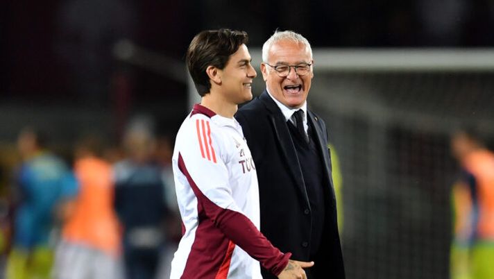TURIN, ITALY - MAY 25: Paulo Dybala and Claudio Ranieri, Head Coach of AS Roma celebrate after the team's 2-0 victory following the Serie A match between Torino and AS Roma at Stadio Olimpico di Torino on May 25, 2025 in Turin, Italy. (Photo by Valerio Pennicino/Getty Images) Dybala: “Se la società vuole, sono felice di restare alla Roma! Ecco cosa ho detto a Ranieri” - immagine 1
