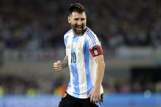 Messi è il giocatore più titolato nella storia del calcio con 102 trofei in carriera- immagine 2