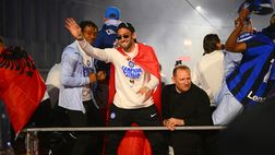 Calhanoglu: “Siamo una famiglia. Interisti, continuate a festeggiare: questo scudetto è per voi”