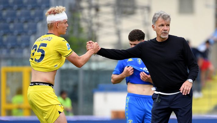 EMPOLI, ITALY - MAY 04: SS Lazio head coach Marco Baroni and Oliver Provstgaard of SS Lazio celebrates a vitory game after the Serie match between Empoli and Lazio at Stadio Carlo Castellani on May 04, 2025 in Empoli, Italy. (Photo by Marco Rosi - SS Lazio/Getty Images) Lazio, Provstgaard in clinica dopo lo scontro ad Empoli - immagine 1