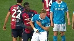 Hojlund attacca Mina: “Non gioca a calcio e gli arbitri gli permettono di fare questo”. Cos’è successo