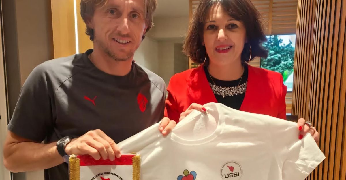 Modric cuore d'oro: riceve il premio "Costruiamo Gentilezza nello Sport"