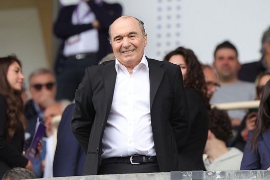 Commisso: Fiorentina col lutto al braccio e maglia speciale nel pre-gara- immagine 3