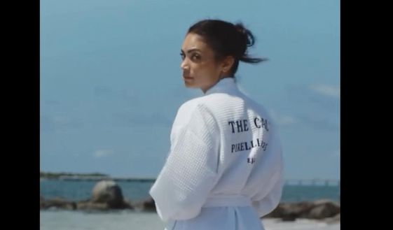 Elodie: “Svestita sul palco? So di espormi a critiche. Il calendario Pirelli…”- immagine 2