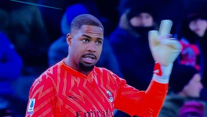 VIDEO Udinese-Milan, Maignan abbandona il campo per cori razzisti: il fatto - immagine 1