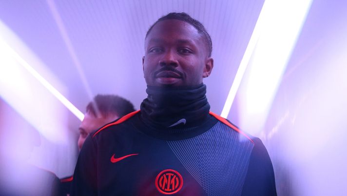 MILAN, ITALY - NOVEMBER 05: marcus Thuram of FC Internazionale arrives before the UEFA Champions League 2025/26 League Phase MD4 match between FC Internazionale Milano and FC Kairat Almaty at Stadio San Siro on November 05, 2025 in Milan, Italy. (Photo by Mattia Pistoia - Inter/Inter via Getty Images) Inter, la probabile formazione con la Lazio: dalla gestione di Thuram al centrale di difesa - immagine 1