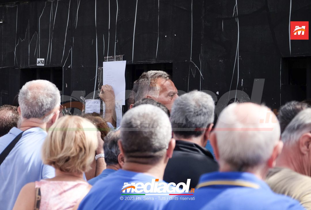 FOTO Palermo, fila al Barbera. Tifosi ritirano la tessera dell’abbonamento (GALLERY) - immagine 9