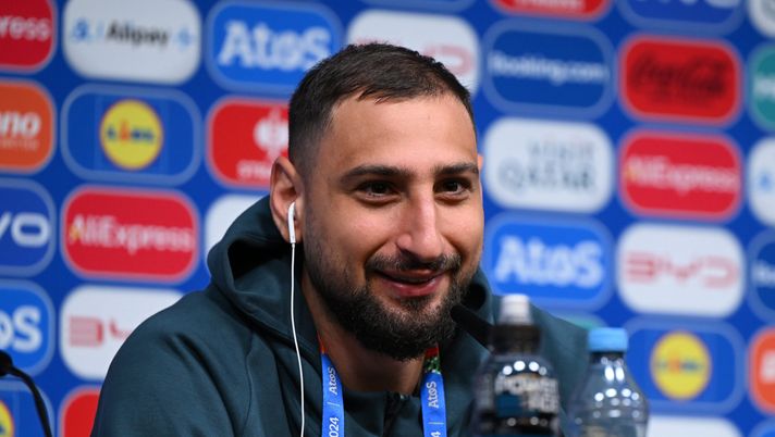 DORTMUND, GERMANY - JUNE 14: Gianluigi Donnarumma of Italy speaks with the media during Italy press conference on June 14, 2024 in Dortmund, Germany. (Photo by Claudio Villa/Getty Images for FIGC) donnarumma psg napoli