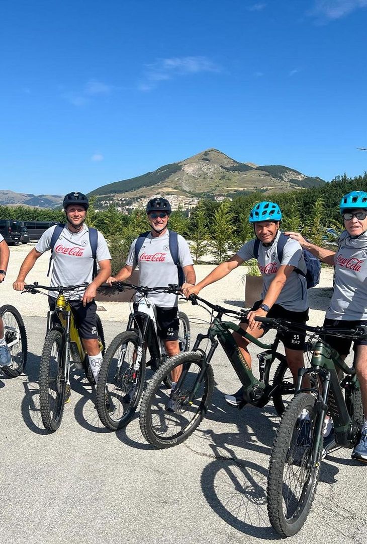 GALLERY Conte si gode con lo staff un giorno libero tra bicicletta e buon cibo - immagine 4