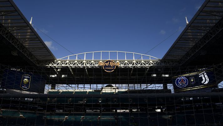 MIAMI GARDENS, FL - JULY 26: general view of Hard Rock Stadium before the International Champions Cup 2017 match between Paris Saint Germain and Juventus at Hard Rock Stadium on July 26, 2017 in Miami Gardens, Florida. (Photo by Daniele Badolato - Juventus FC/Getty Images) NFL, Dolphins-Jets: dove vedere il match in diretta TV e streaming LIVE gratis - immagine 1