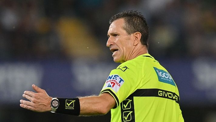 VERONA, ITALY - AUGUST 27:Referee Daniele Doveri looks on during the Serie A TIM match between Hellas Verona FC and AS Roma at Stadio Marcantonio Bentegodi on August 27, 2023 in Verona, Italy. (Photo by Alessandro Sabattini/Getty Images)  Lecce Milan Var