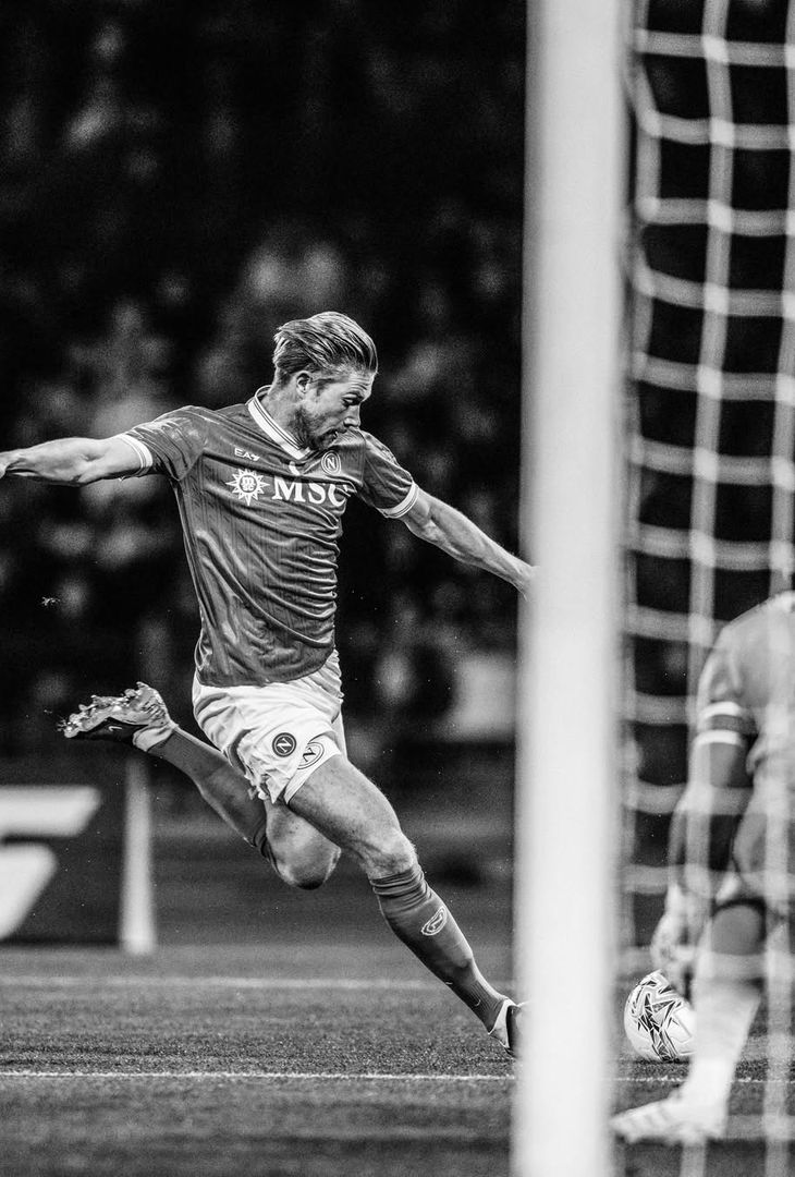 Spavalderia in bianco e nero per Napoli-Milan: scontro tra stelle! – LE FOTO - immagine 9