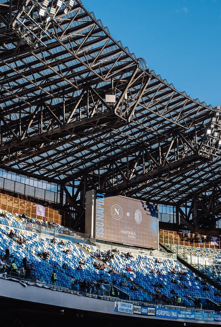 GALLERY Napoli-Milan, luci al Maradona: “Il campo si trasforma in oro al tramonto”- immagine 1