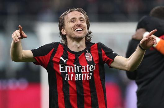 MILANO, ITALIA - 8 MARZO: Luka Modric del Milan festeggia la vittoria al termine della partita di Serie A tra Milan e Internazionale allo stadio Giuseppe Meazza l'8 marzo 2026 a Milano, Italia. (Foto di Marco Luzzani/Getty Images) Modric
