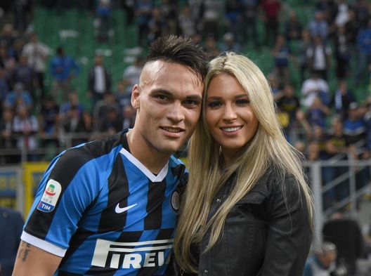 Getty Images Inter-Roma, fischietti contro Lukaku: la moglie di Lautaro protegge la piccola Nina - immagine 1