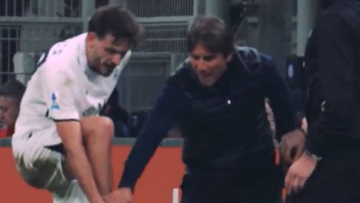 VIDEO Kvara furioso, Mkhitaryan gli spacca la scarpetta: “Guarda cosa ha fatto!” VIDEO Kvara furioso, Mkhitaryan gli spacca la scarpetta: “Guarda cosa ha fatto!” - immagine 1