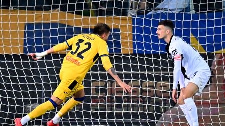 PARMA, ITALY - NOVEMBER 23: Mateo Retegui of Atalanta BC celebrates after scoring the opening goal during the Serie A match between Parma and Atalanta at Stadio Ennio Tardini on November 23, 2024 in Parma, Italy. (Photo by Alessandro Sabattini/Getty Images)