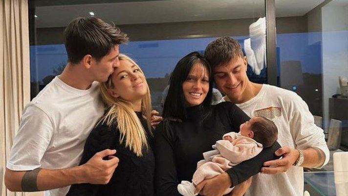 Dybala e Morata, una grande amicizia: la Joya fa visita alla figlia dello spagnolo - immagine 1