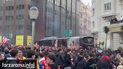 VIDEO – Athletic-Roma, la carica dei tifosi baschi alla partenza del pullman