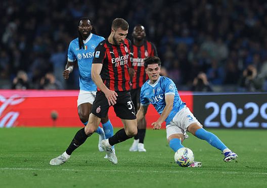NAPLES, ITALY - APRIL 06: Strahinja Pavlovic of AC Milan in action during the Serie A match between SSC Napoli and AC Milan at Stadio Diego Armando Maradona on April 06, 2026 in Naples, Italy. (Photo by Claudio Villa/AC Milan via Getty Images) Le pagelle di Napoli-Milan 1-0: male Leao (5), si salvano in pochi- immagine 2