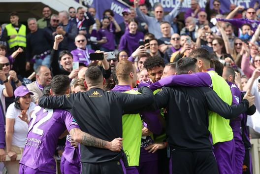 FLORENCE, ITALY - MARCH 30: Moise Kean of ACF Fiorentina celebrates after scoring a goal during the Serie A match between Fiorentina and Atalanta at Stadio Artemio Franchi on March 30, 2025 in Florence, Italy. (Photo by Gabriele Maltinti/Getty Images) Kean: “Fiducia è la chiave. Mi diverto come al campetto, poi in uno stadio così…”- immagine 2