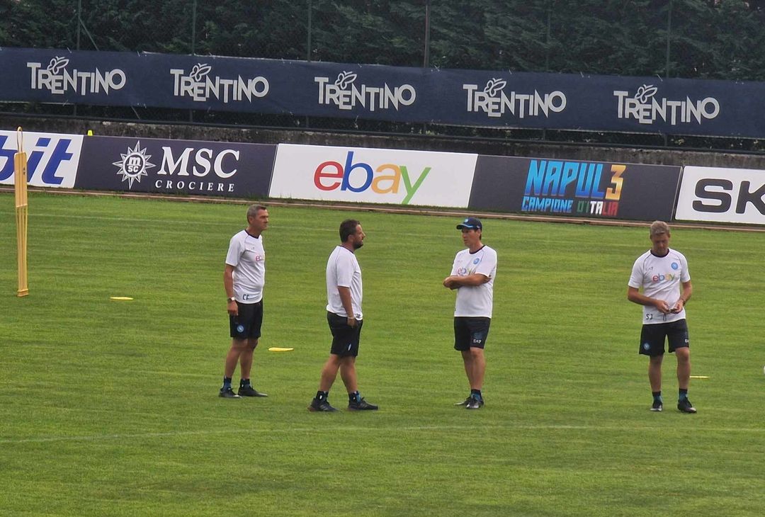 GALLERY Briefing tra Garcia e i suoi collaboratori prima di iniziare l’allenamento - immagine 3