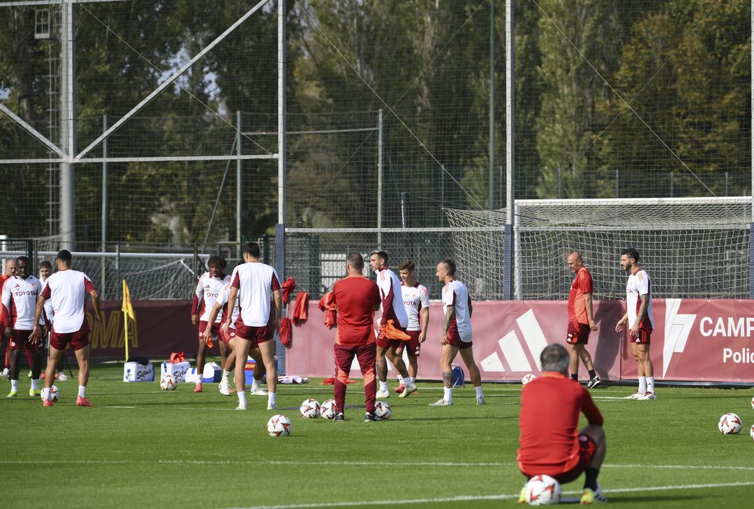 Roma, l’allenamento a Trigoria in vista della Dinamo Kiev – FOTO GALLERY - immagine 19