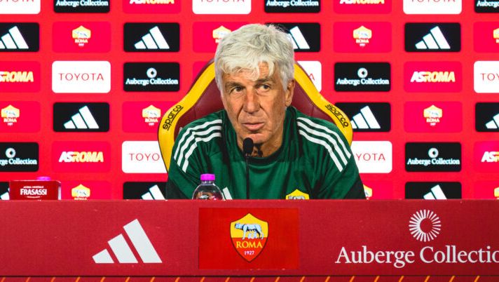 ROME, ITALY - SEPTEMBER 13: AS Roma coach Gian Piero Gasperini during a press conference at Centro Sportivo Fulvio Bernardini on September 13, 2025 in Rome, Italy. (Photo by Fabio Rossi/AS Roma via Getty Images) Gasperini: “Come stanno Hermoso e Wesley! Rispondo su Pellegrini, El Aynaoui, Dovbyk, Soulé e Tsimikas” - immagine 1