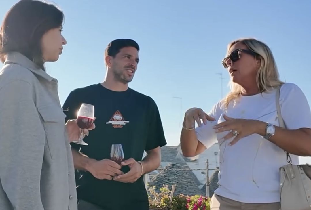 GALLERY Papà Cholito si gode il riposo: visita in Puglia con amici e famiglia - immagine 12