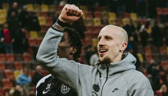 Vlad Chiriches nelle vesti di tesserato dell'ex Steaua Bucarest (stagione 2024/25)