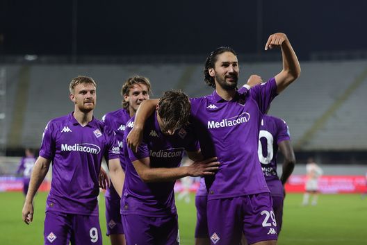 L'abbraccio della squadra a Bove (Photo by Gabriele Maltinti/Getty Images)