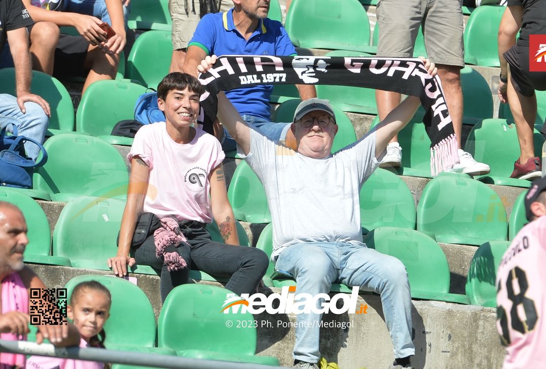 FOTOTIFO Palermo-Sudtirol 2-1, gli scatti ai tifosi al “Renzo Barbera” (GALLERY) - immagine 40