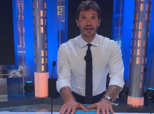 Stefano De Martino sulla De Filippi: “Maria una costante nella mia vita. Mi ha detto che…” Stefano De Martino sulla De Filippi: “Maria una costante nella mia vita. Mi ha detto che…” - immagine 1
