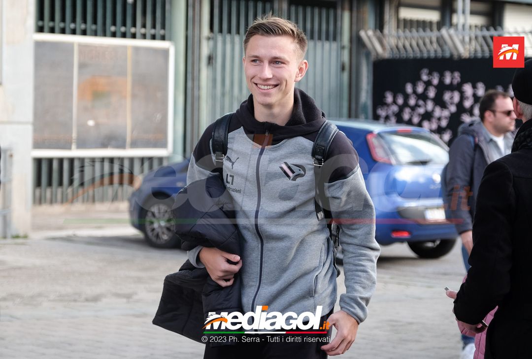 FOTO Como-Palermo, il Palermo in partenza dal ‘Renzo Barbera’ (GALLERY) - immagine 53