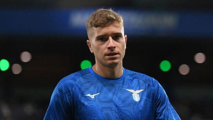 REGGIO NELL'EMILIA, ITALY - OCTOBER 21: Toma Basic of SS Lazio looks on during the Serie A TIM match between US Sassuolo and SS Lazio at Mapei Stadium - Citta' del Tricolore on October 21, 2023 in Reggio nell'Emilia, Italy. (Photo by Alessandro Sabattini/Getty Images) Basic: “Tornerò alla Lazio dopo la Salernitana e rispondo così sul mio futuro” - immagine 1