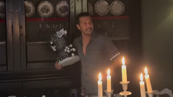 Pedro scatenato alla sua festa di compleanno: canti e balli sulle note della Carrà!
