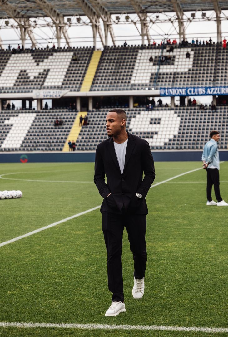 GALLERY I calciatori del Napoli sul terreno di gioco del Castellani: azzurri pronti- immagine 1