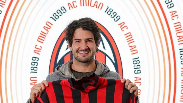 Pato ricorda: 'Al Milan c'erano Maldini, Kakà'. Il gesto di Ancelotti, gli infortuni e non solo