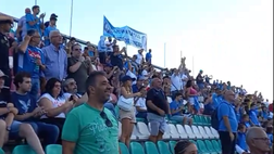 I tifosi applaudono la squadra al termine dell’allenamento