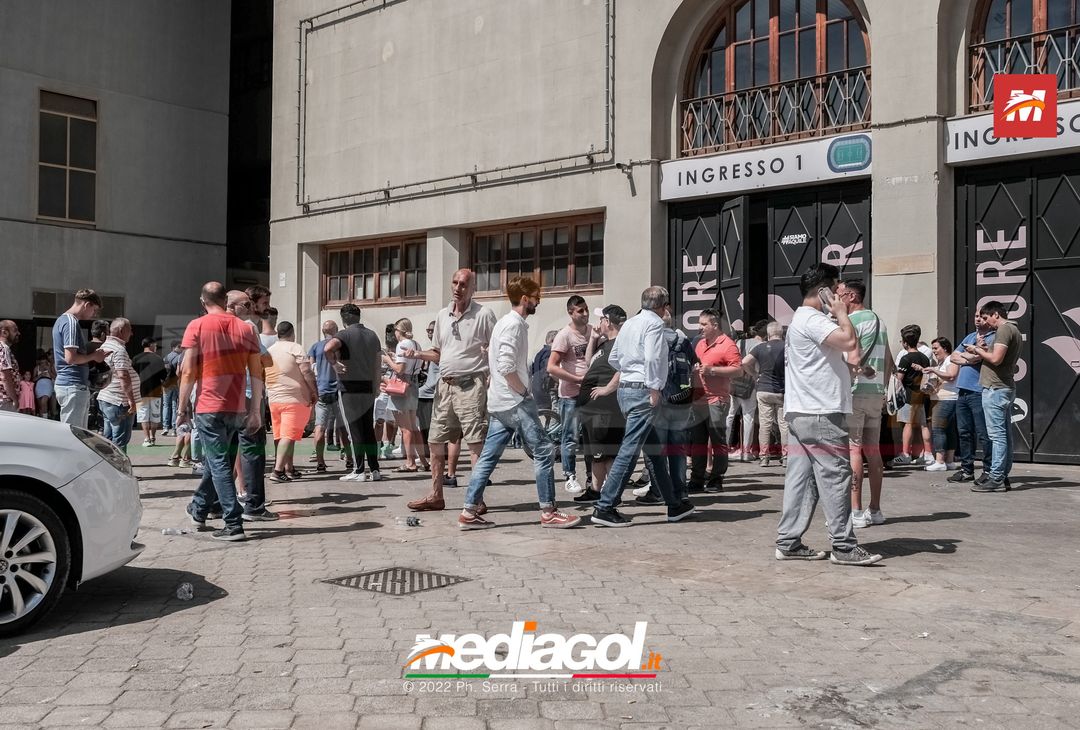 FOTO Palermo-Padova, tifosi in coda al “Barbera” per un biglietto (Gallery) - immagine 2