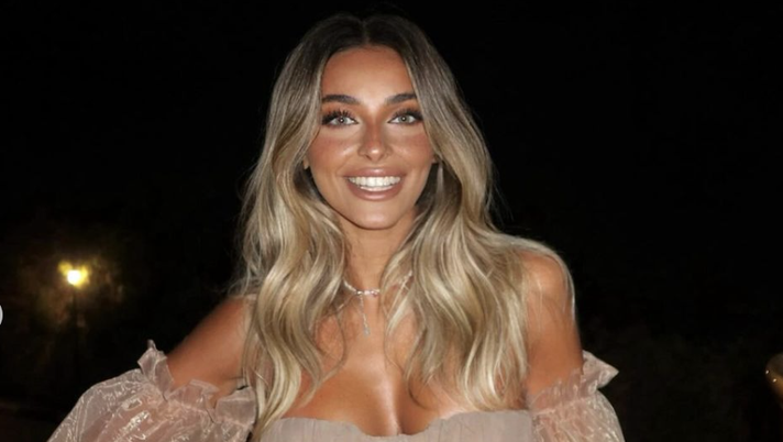 Chiara Frattesi lascia senza fiato i fan: che décolleté per la sorella di Davide Chiara Frattesi lascia senza fiato i fan: che décolleté per la sorella di Davide - immagine 1