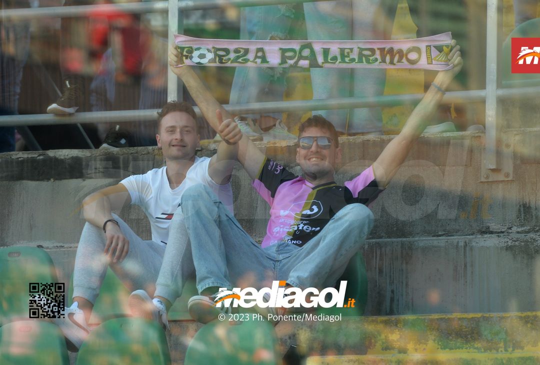 FOTOTIFO Palermo-Lecco, gli scatti ai tifosi al “Renzo Barbera” (GALLERY) - immagine 31