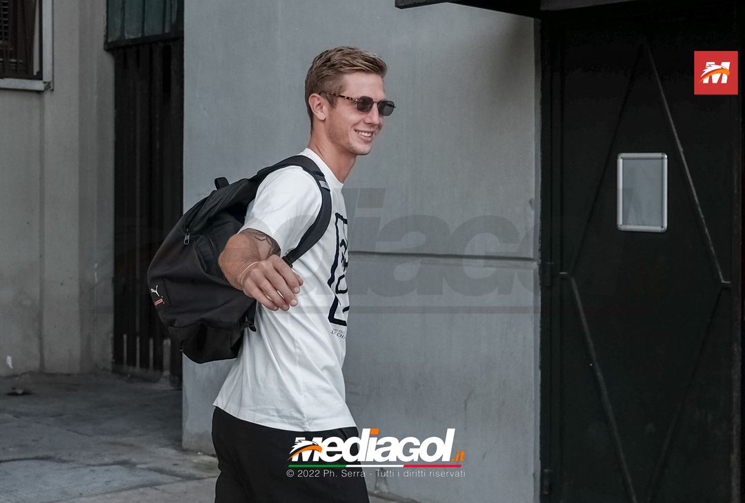 FOTO Palermo, Saric e Vido scattano selfie con i tifosi al Renzo Barbera (GALLERY) - immagine 8