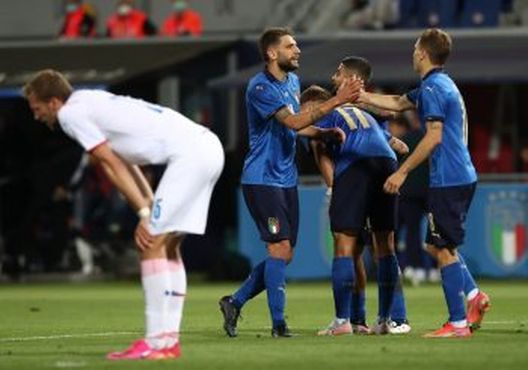 Domenico Berardi (a sinistra) dell’Italia celebra il suo gol insieme al compagno Nicolò Barella (a destra) durante la partita amichevole internazionale tra Italia e Repubblica Ceca, il 4 giugno 2021 a Bologna, Italia. (Foto di Marco Luzzani/Getty Images) Moldavia-Italia: pronostico, probabili formazioni e precedenti- immagine 3